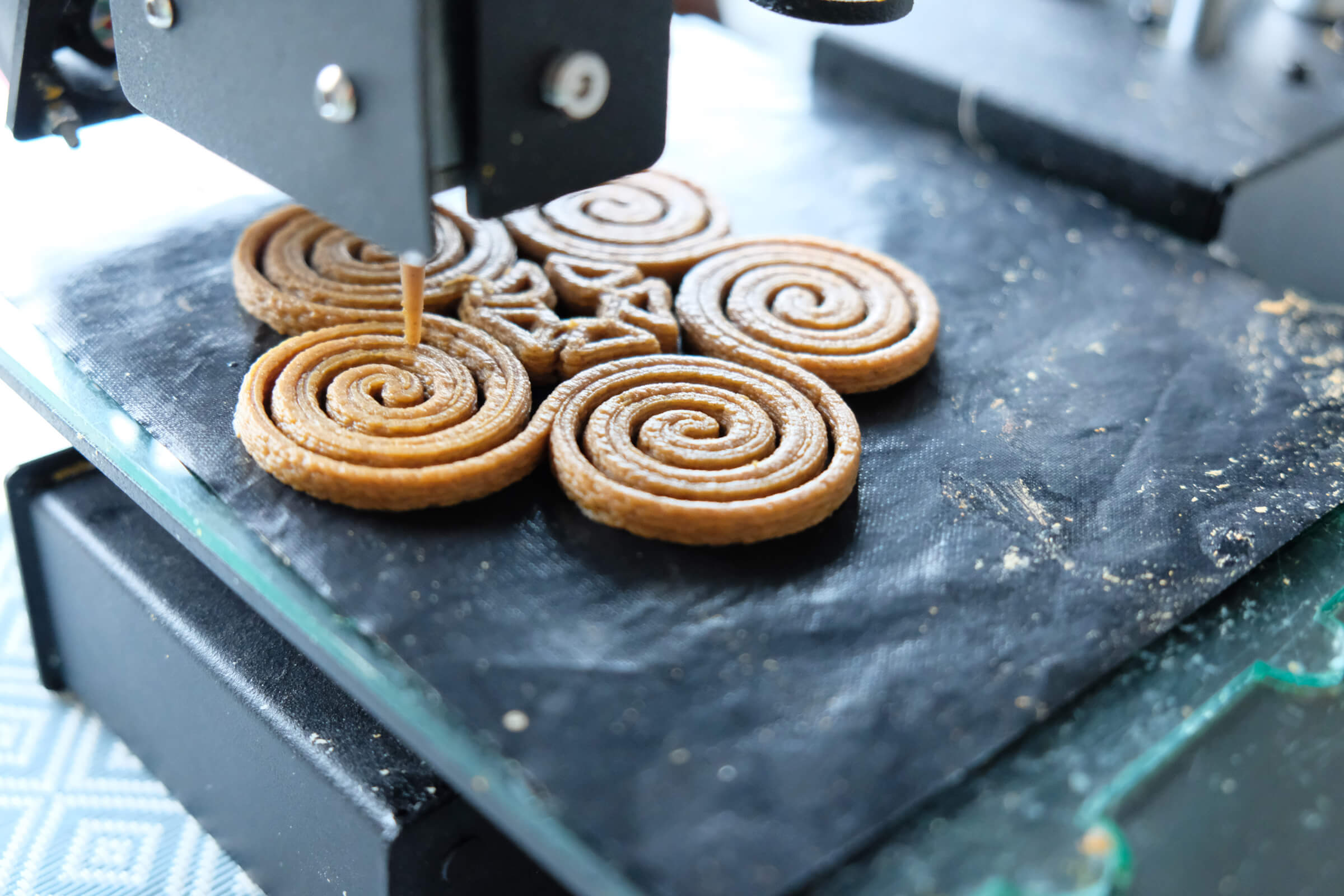 Voor het 3D printen van eetbare designs werkt Upprinting Food met een zetmeelrijke pasta volgens eigen recept