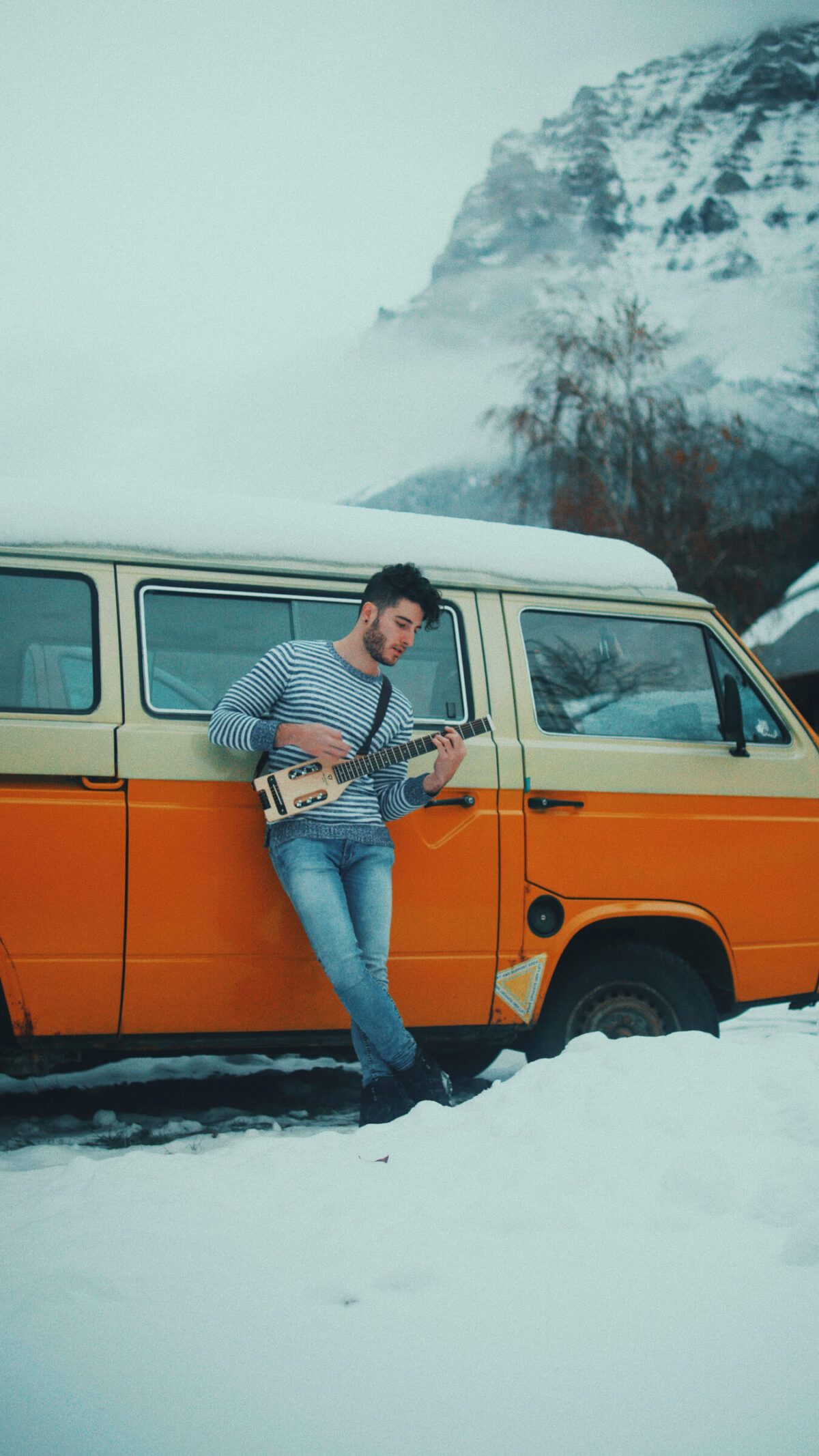 De reis terug van het festival naar accomodatie wordt een stuk leuker als er een gitarist of band op de achterbank zit!