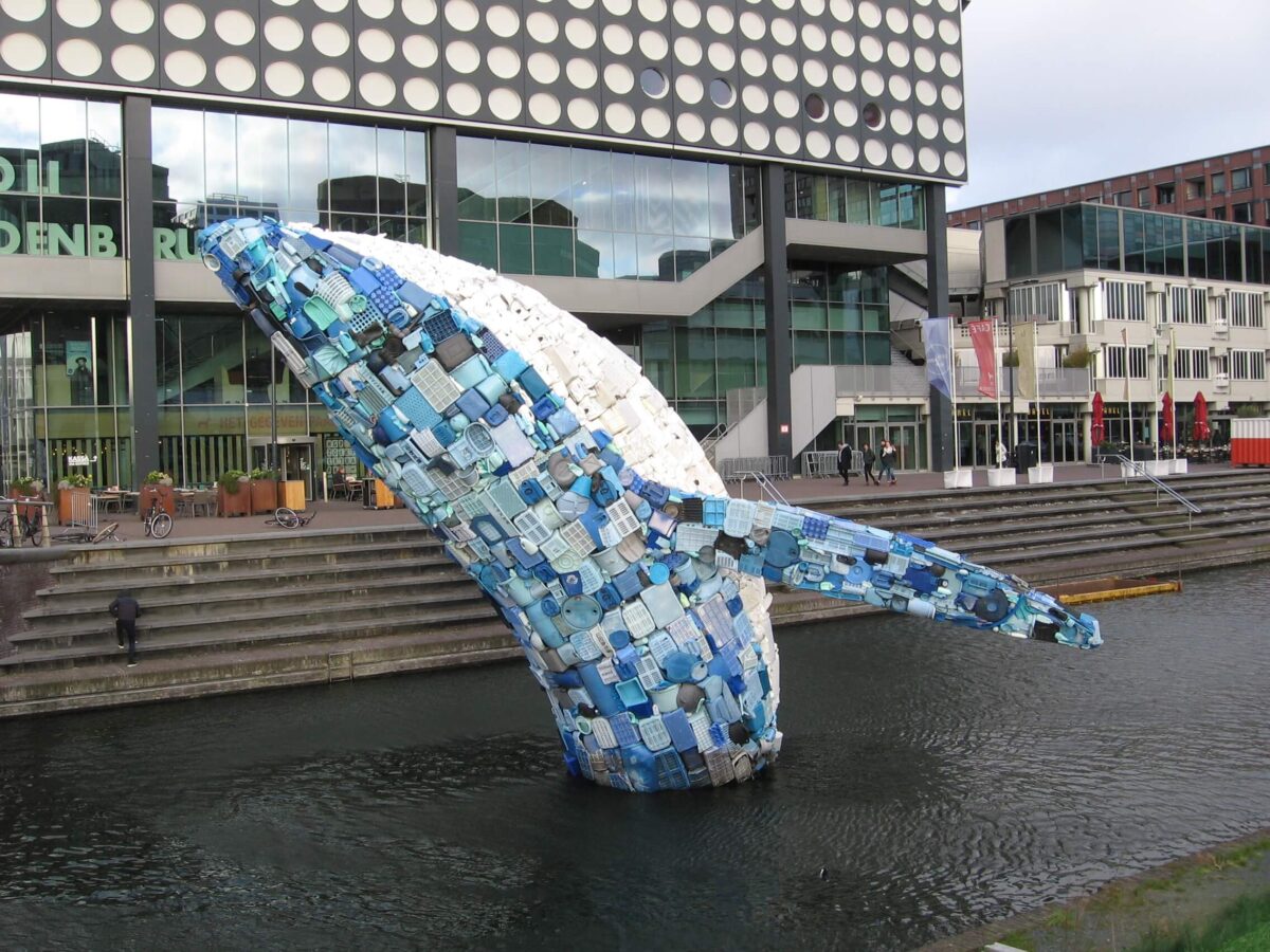 walvis van plastic in Utrecht