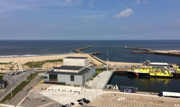 Zuiderstrandtheater vanuit kraan - locatie - strand - aan zee