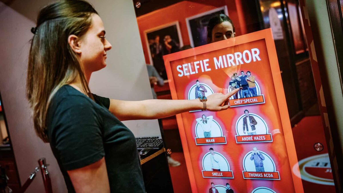 Selfie Mirror - Interactive Concept