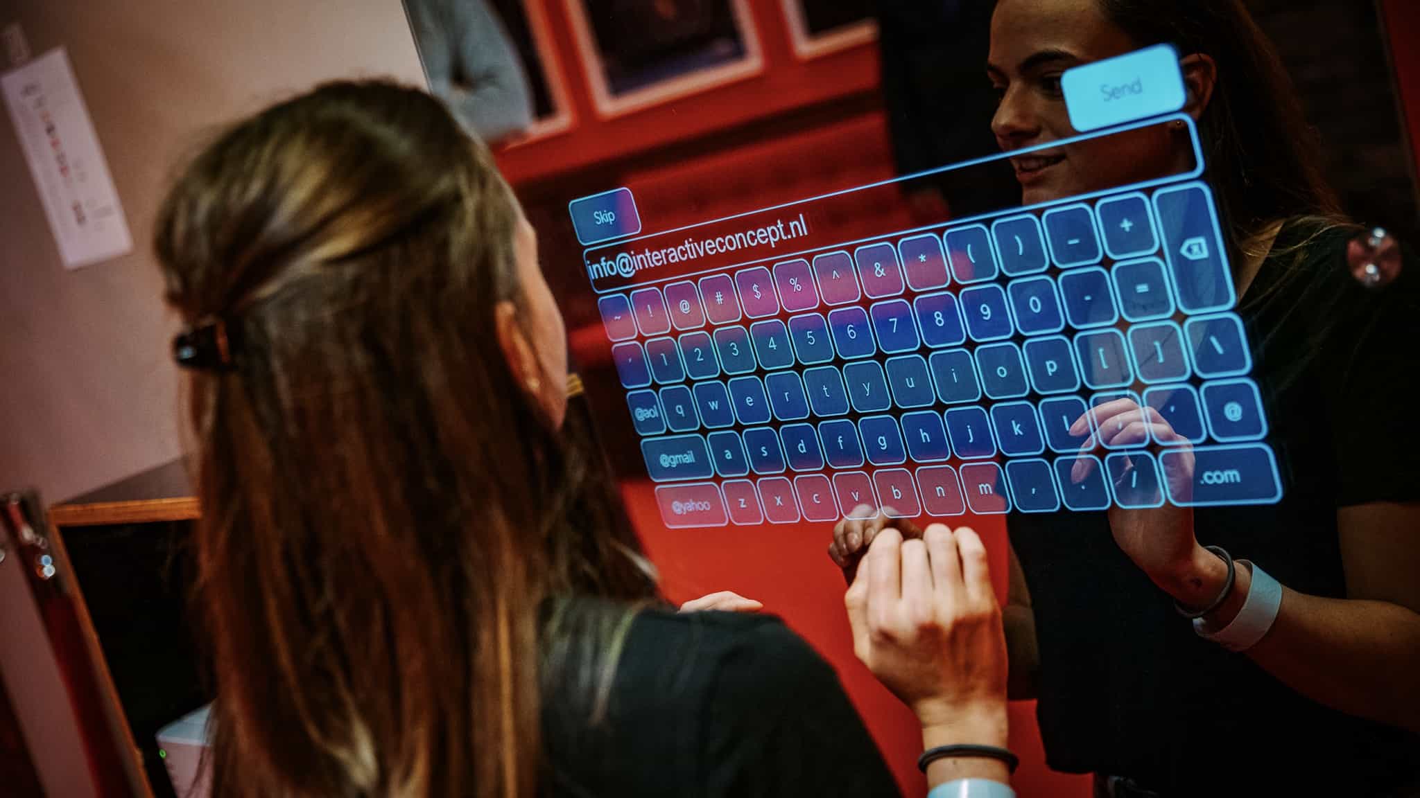 Selfie Mirror - Interactive Concept - toetsenbord