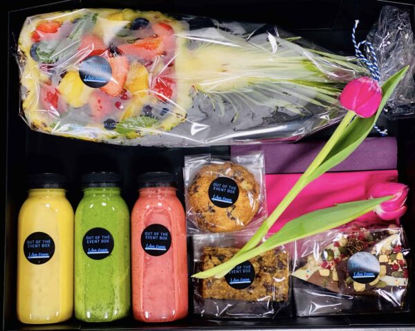 Van Essen Catering - lunchbox - out of the event box - fruit - smoothies - virtual event