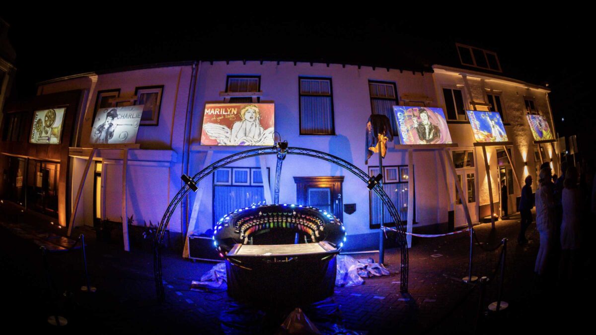 Koloraro - schilderij - live entertainment - videomapping - snelschilder