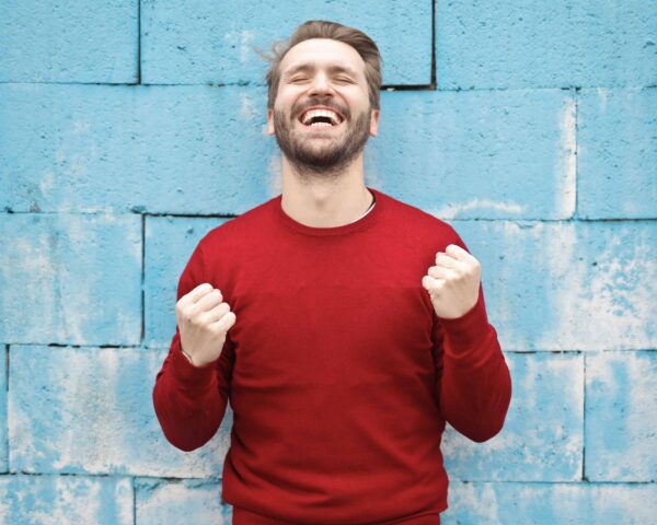 Gastbloggers - juichende man - schrijver - inspiratie