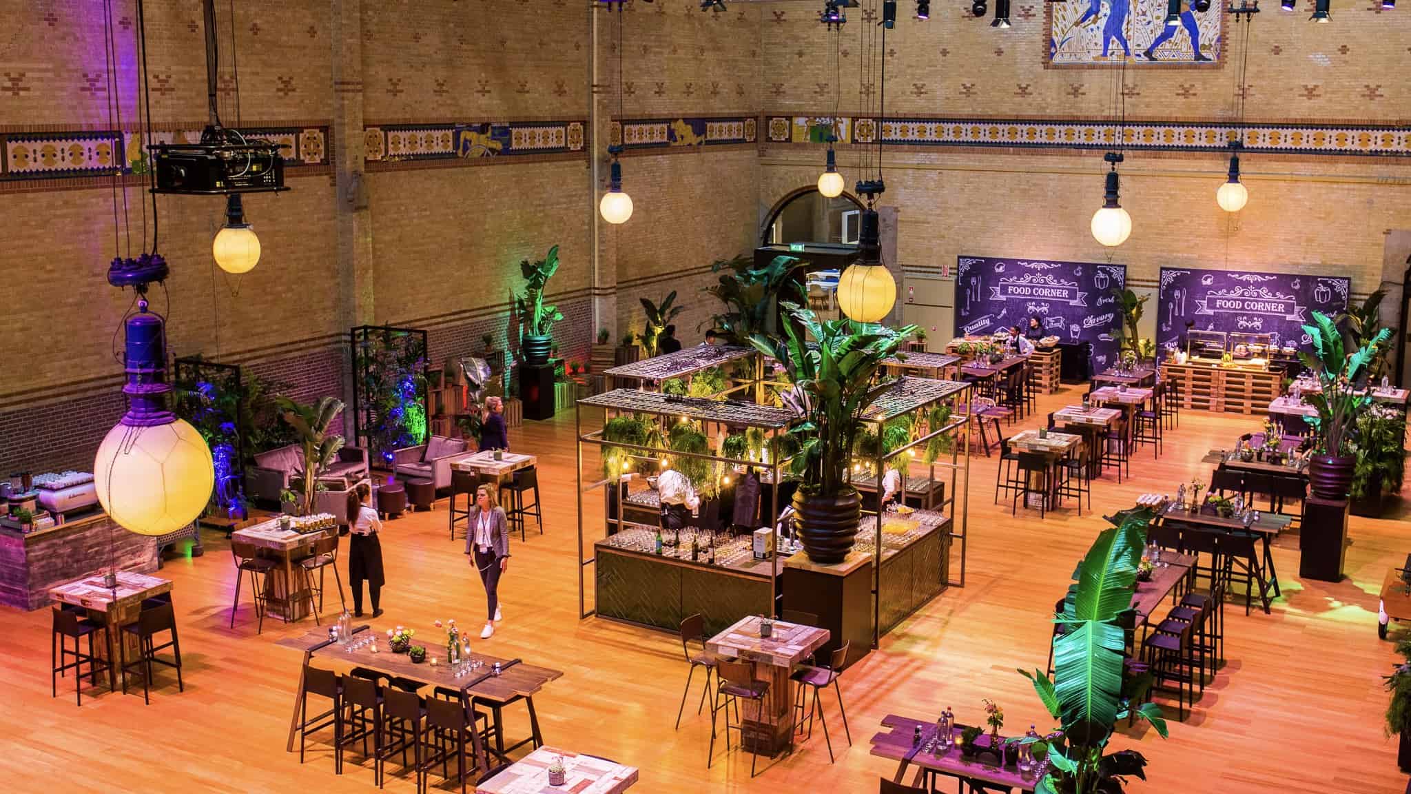 Beurs in de graanbeurszaal van de Beurs van Berlage (Foto: Twycer)