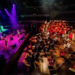 Event Inspiration - Concert tijdens Walk the Line event bij TivoliVredenburg met podium en mensen in de zaal (Foto-Ben Houdijk)