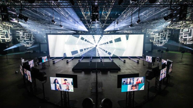 Event Inspiration - The Digital Dutch event van KPN in de Jaarbeurs met diverse schermen (Photo @ Floris Heuer)