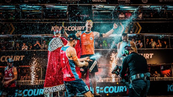 Winnaar King of the Court met champagne (foto- SetVexy)