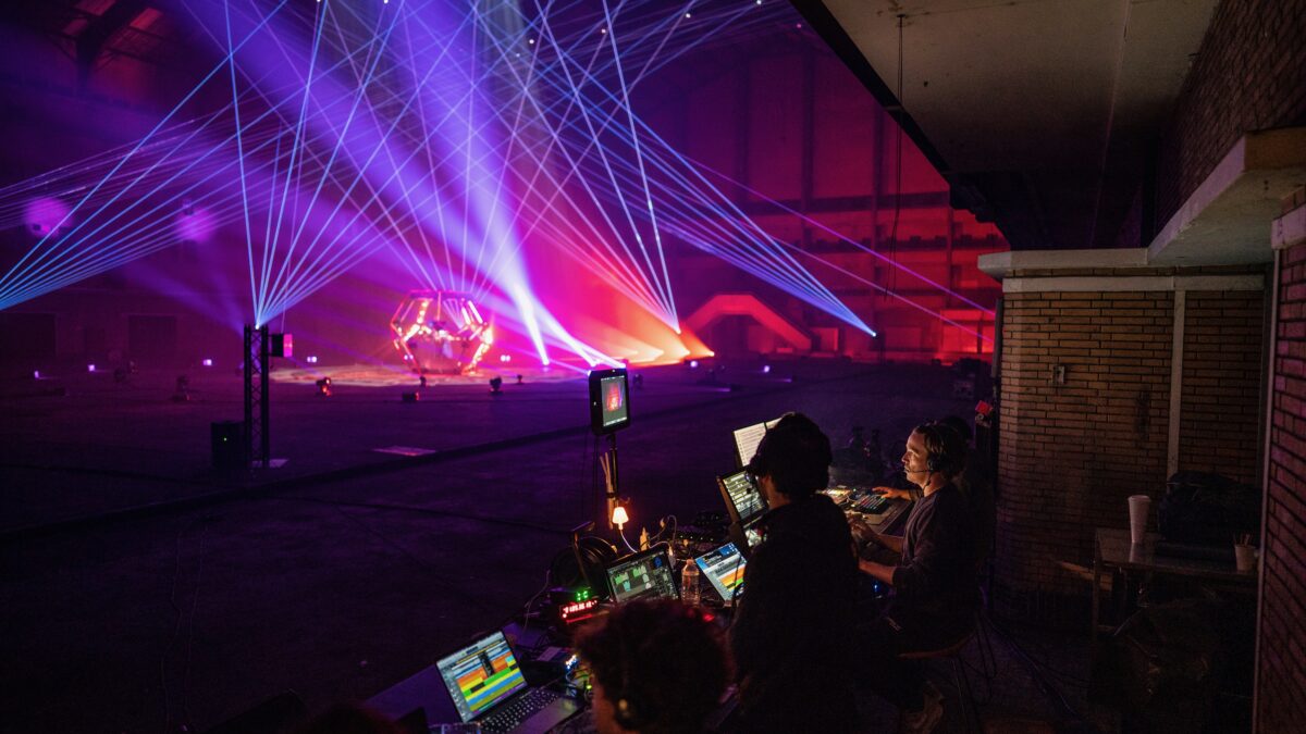 Qlimax tijdens online event met lasershow en regie