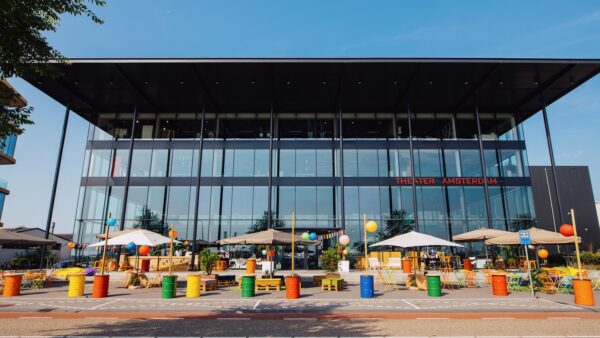Entree-tijdens-zomer-Theater-Amsterdam-foto-Kirsten-van-Santen