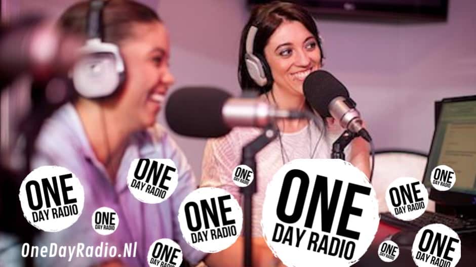 One Day Radio twee vrouwen achter een microfoon