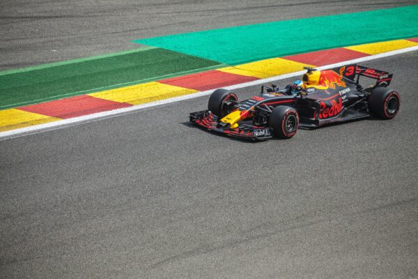 Max Verstappen in red bull F1 wagen