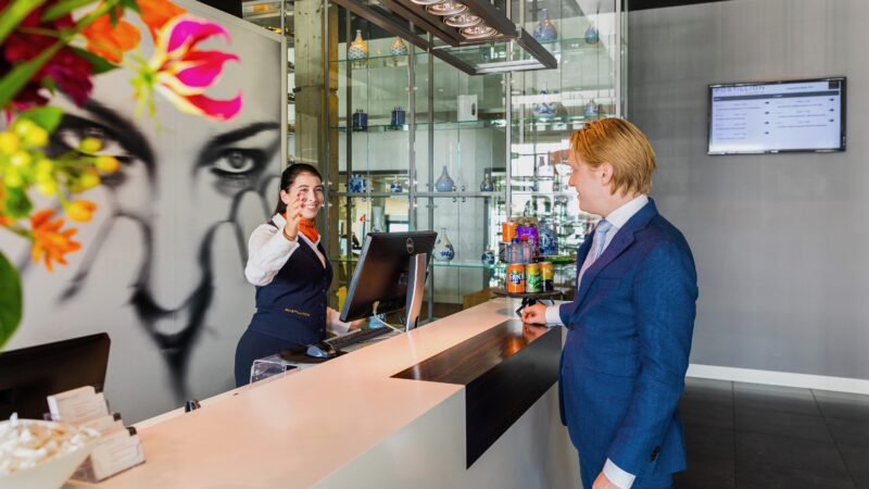 Postillion Hotel & Convention Centre Utrecht Bunnik ontvangstbalie
