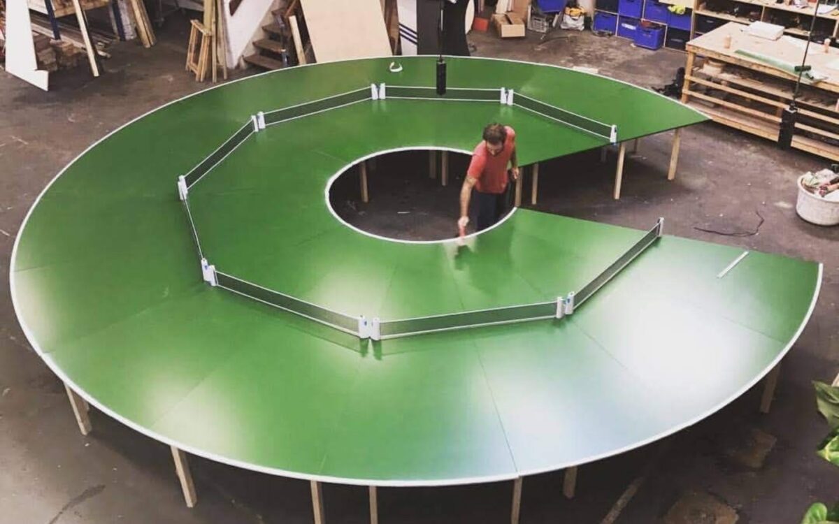 Entertainment events Tafeltennistafel rond met 8 netjes