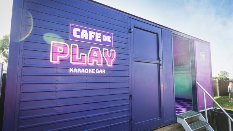 cafe de play karaokebar buitenkant