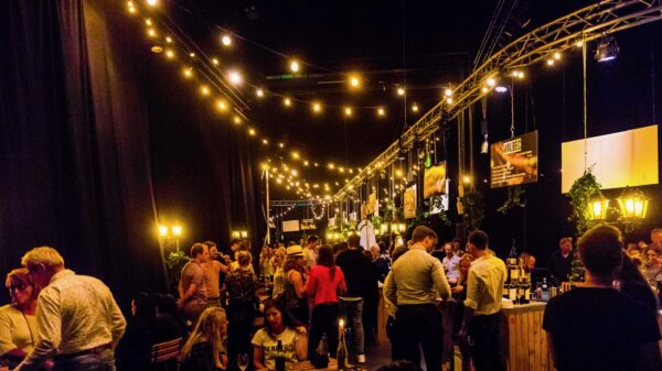 Meisjes van de wijn organiseert Nacht van de Wijn