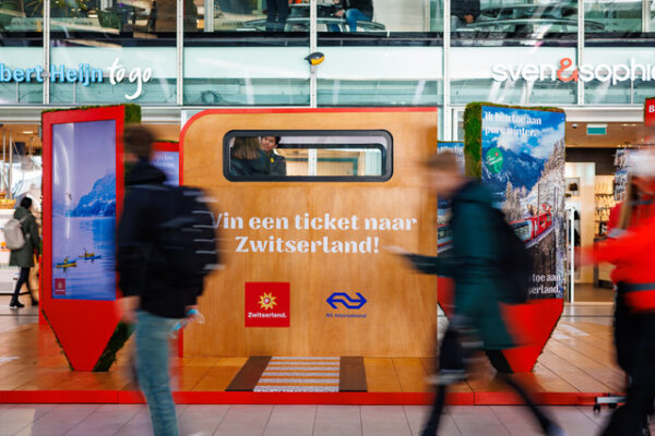 Activatie Centraal Station Utrecht - The Groundbreakers voorbijgangers