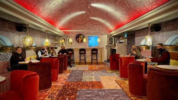 Hard Rock Hotel Amsterdam American schrijft valentijnskaarten