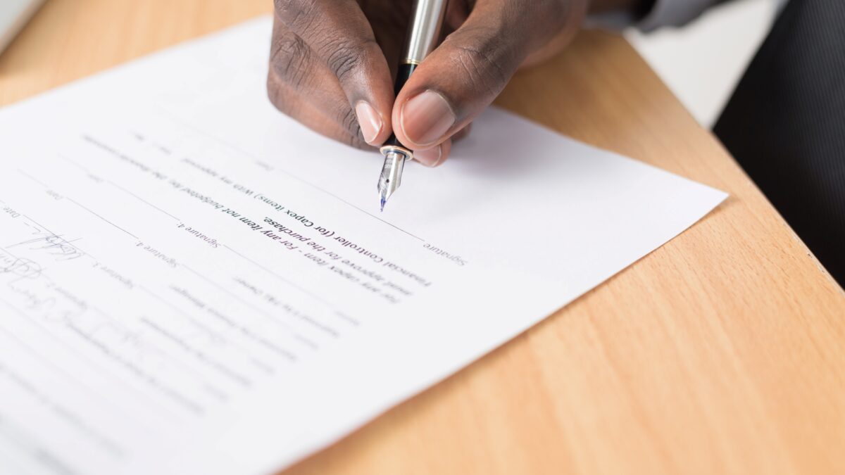 contract - pen en papier - ondertekenen