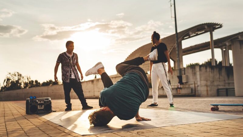 streetdancers op een dak - Tentoo