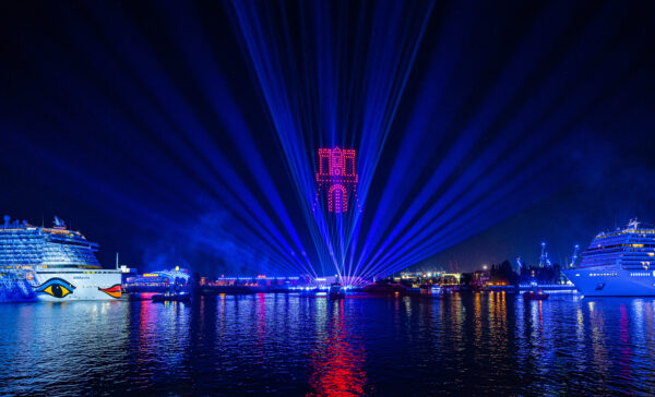 PAS-DE-DEUX-ON-BLUE_HAMBURG-CRUISE-DAYS-2022_Photo-Ralph-Larmann