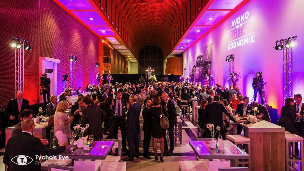 Great-Hall-Dinner-walking-250-pax-Louwman-Museum - foto Tycho Müller Photography