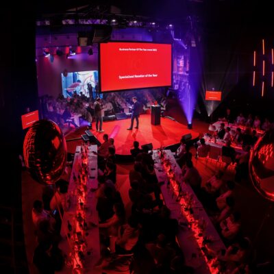 Gooiland-Hilversum-Vodafone-lange tafels voor podium - Photo's by: Jeancarlo Nunes dos Anjos