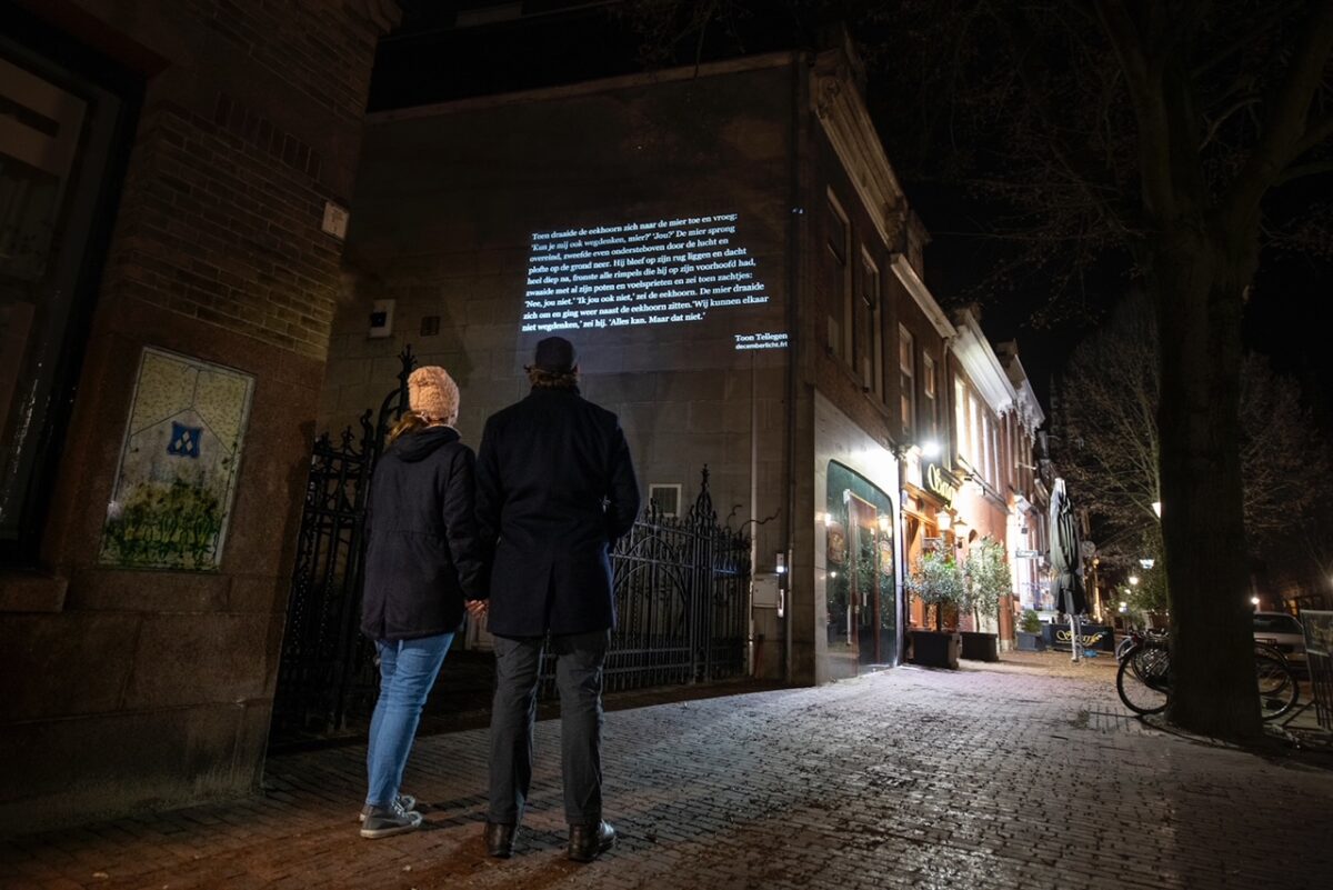 Decemberlicht-Leeuwarden-projectie-op-muur-foto-Jacob-van-Essen