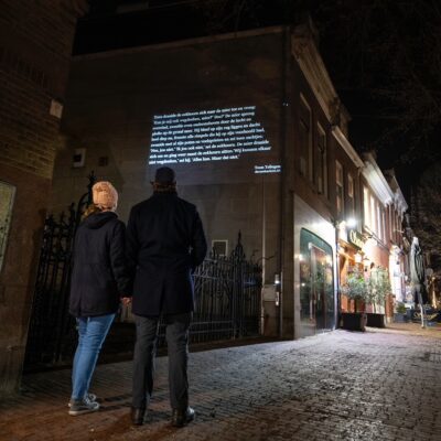 Decemberlicht-Leeuwarden-projectie-op-muur-foto-Jacob-van-Essen