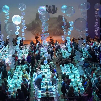 Onderwaterdiner Theater de Kampanje lange tafels