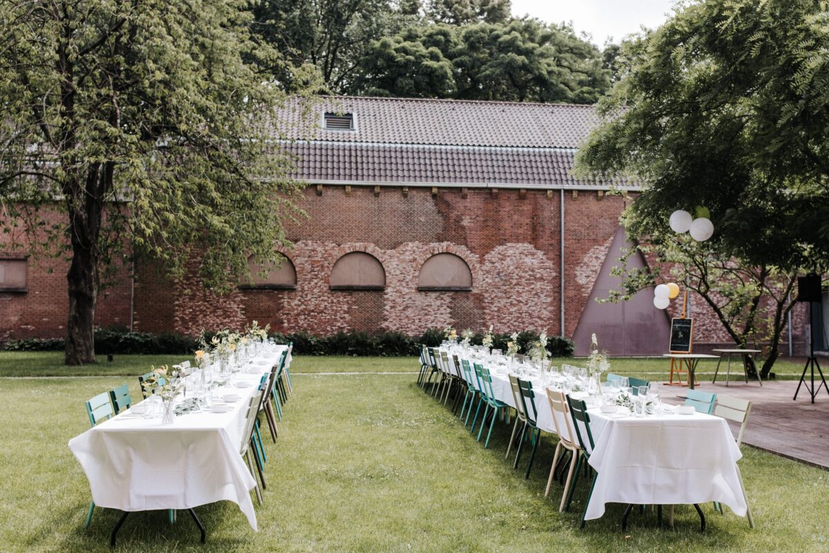 Bruiloft in tuin Centraal Museum door Nienke van Denderen Fotografie