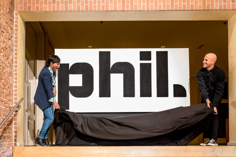 Onthulling logo PHIL