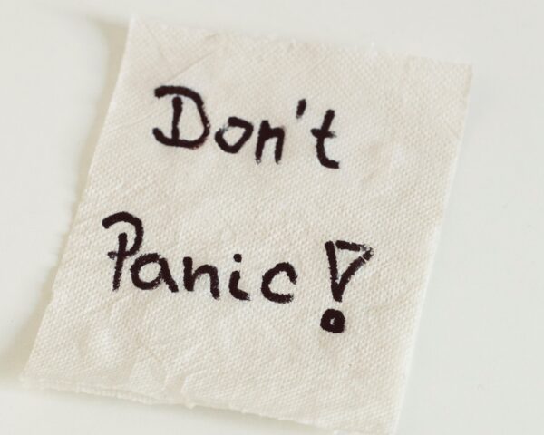Servet met don't panic erop