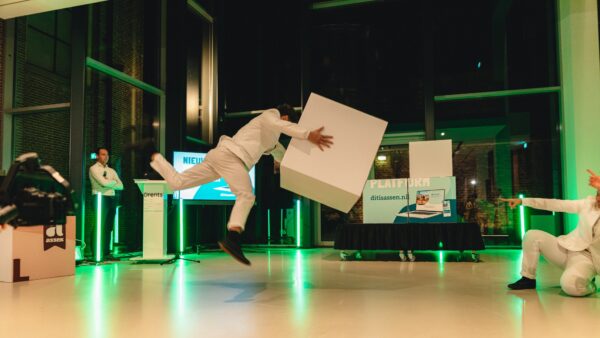 ViA event - Cube Connect - Blue Luna - acts met dansers en blokken