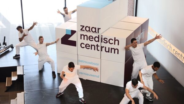 Zaans Medisch Centrum - Cube Connect - Blue Luna - acts met dansers en blokken