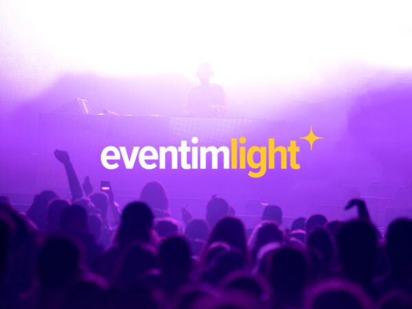 Eventim Light - DJ achter draaitafel