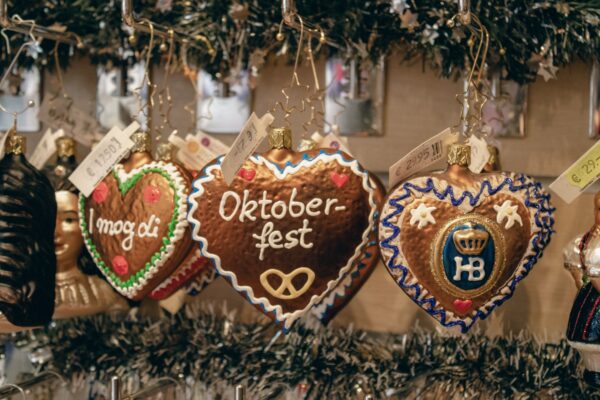 kerstballen op het Oktoberfest