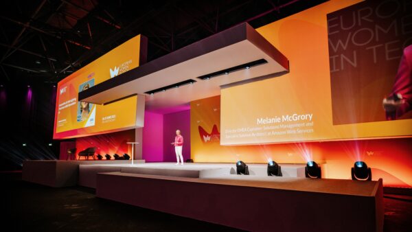 EWIT 23 _ Ascend - Neoc - congres met groot podium