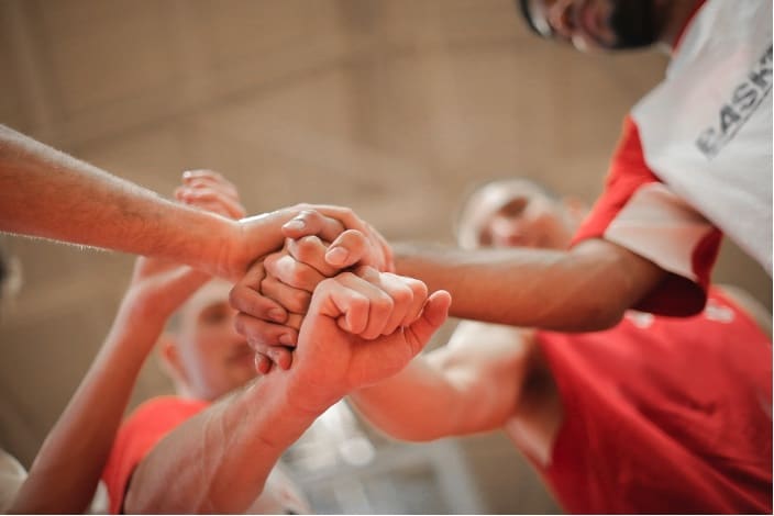 Sport vuisten op elkaar