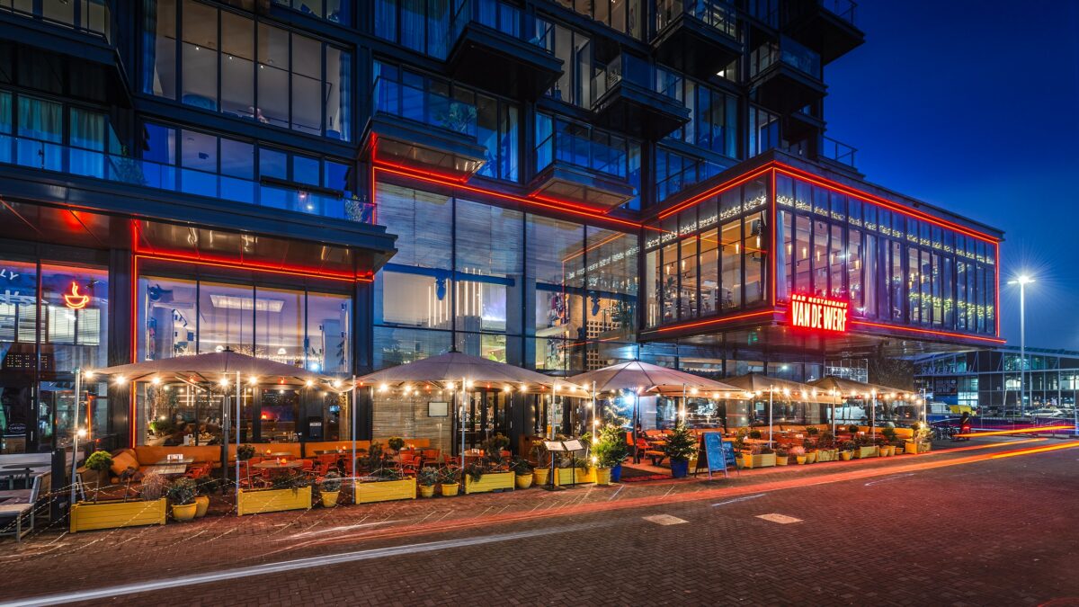 Van de werf by night