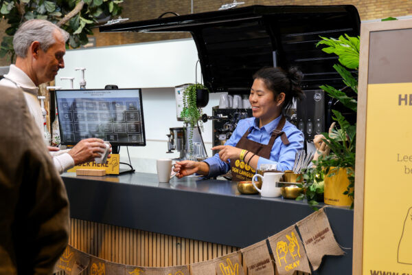 Sign Language Coffee Bar bij 1931 Congrescentrum Brabanthallen