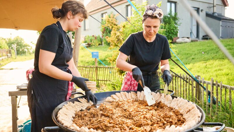 3b Pampus - Koks buiten koken broodjes plantaardige shoarma- ©Rebekka Mell