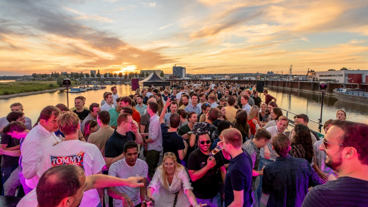 Blue Rhapsody top deck